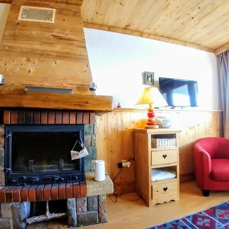 Sleeps 8 Wifi Apartment