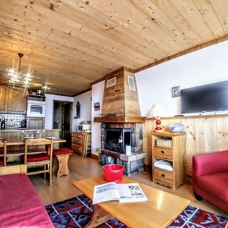 Sleeps 8 Wifi Apartment